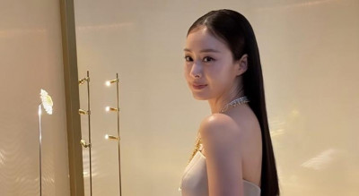 46歲金泰希久違曬照狀態超好！馬甲禮服大秀S曲線、華麗珠寶襯女神氣場
