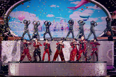 東京直擊／浪花男子演出太狂！雲梯車搬場內　4樓粉絲變1F搖滾區