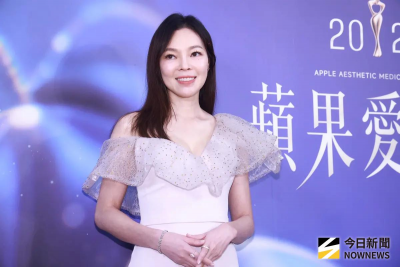 沒發文幫老公慶生！曾馨瑩今天突然同框、牽手郭台銘　還公開告白